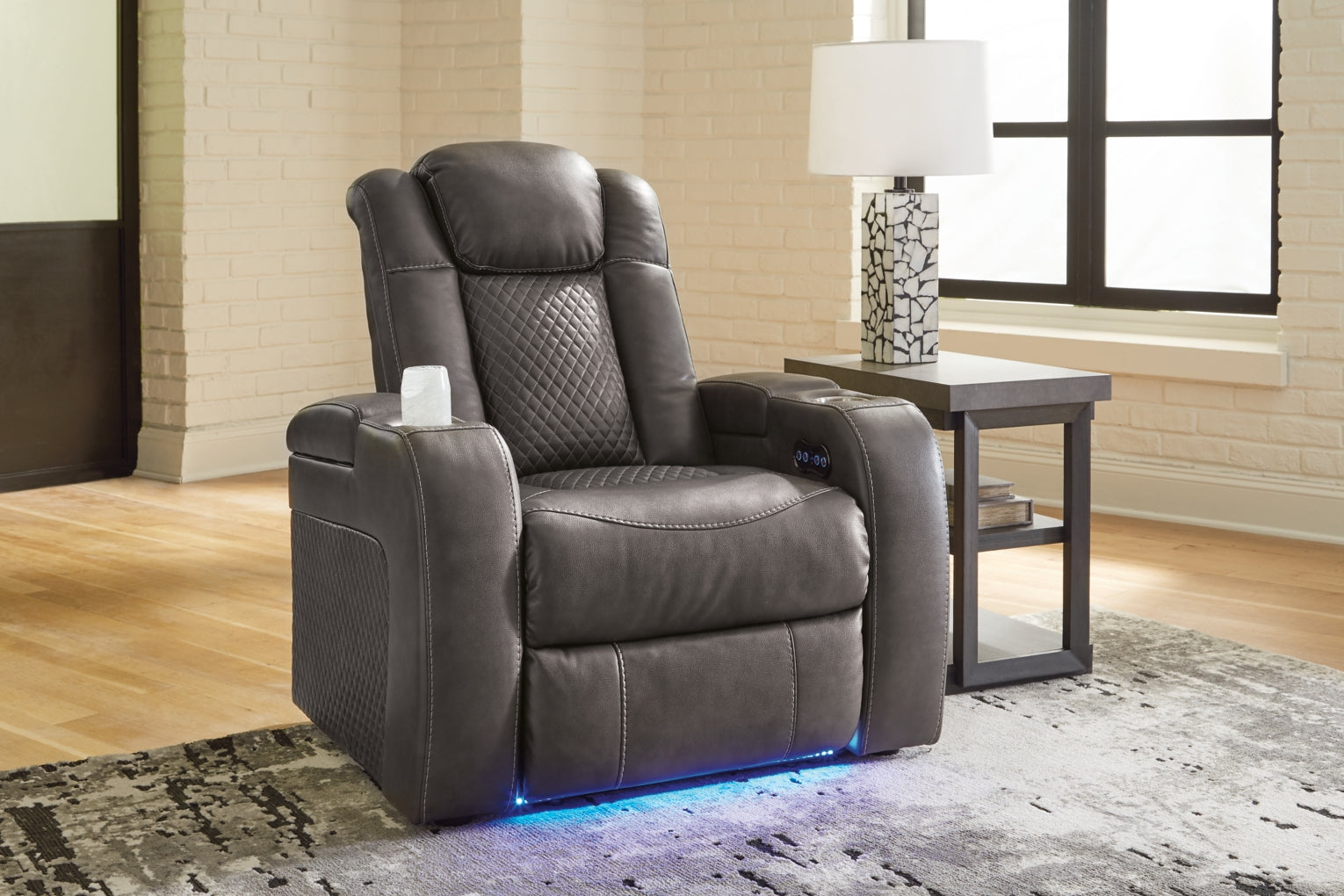 Fyne-Dyme Power Recliner/Adjustable Headrest