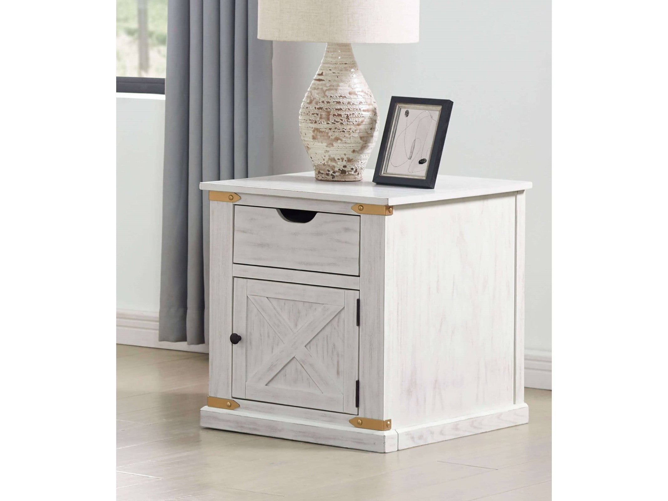 Bacerra Antique White/Gold End Table