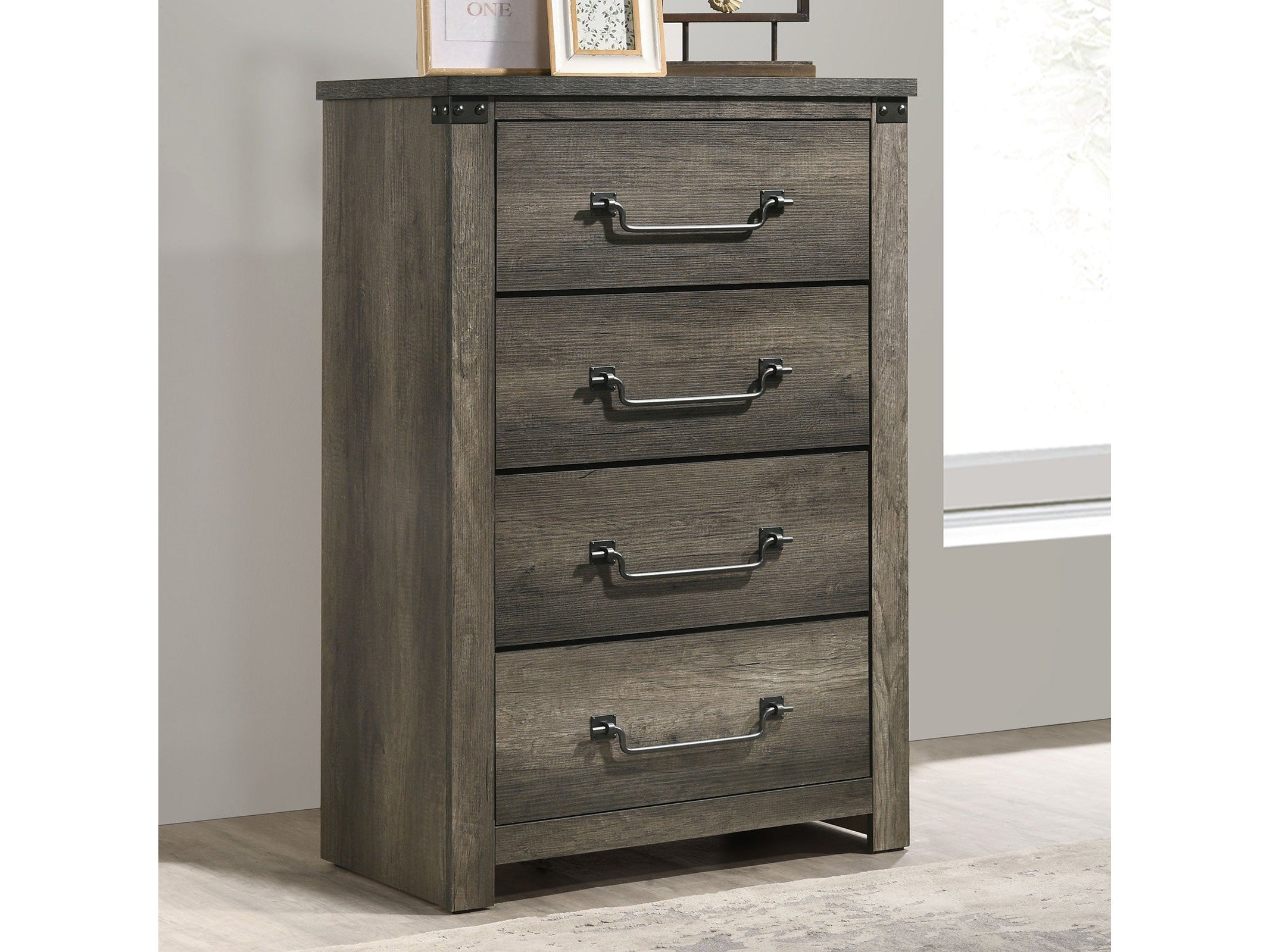 Britonale Gray Chest