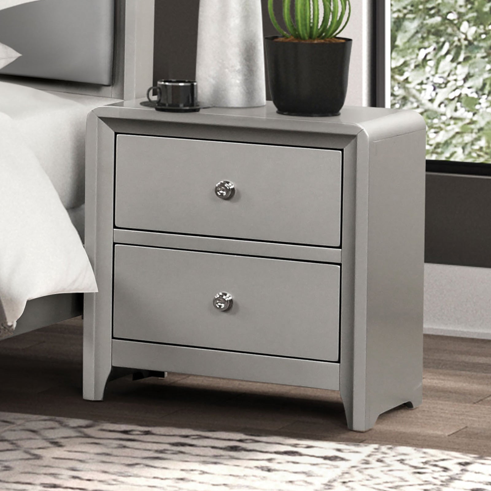 Bryne Champagne Queen 5 Piece Bedroom Set w/Chest