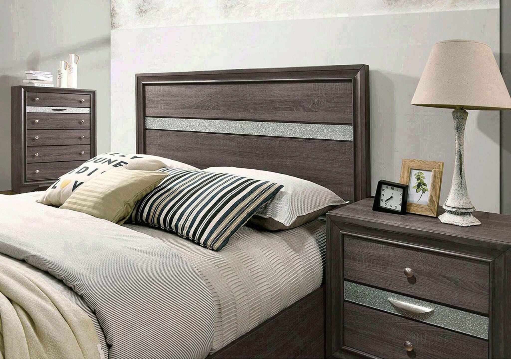 Chrissy Gray 5pc Queen Bedroom Set (2 Nightstands)