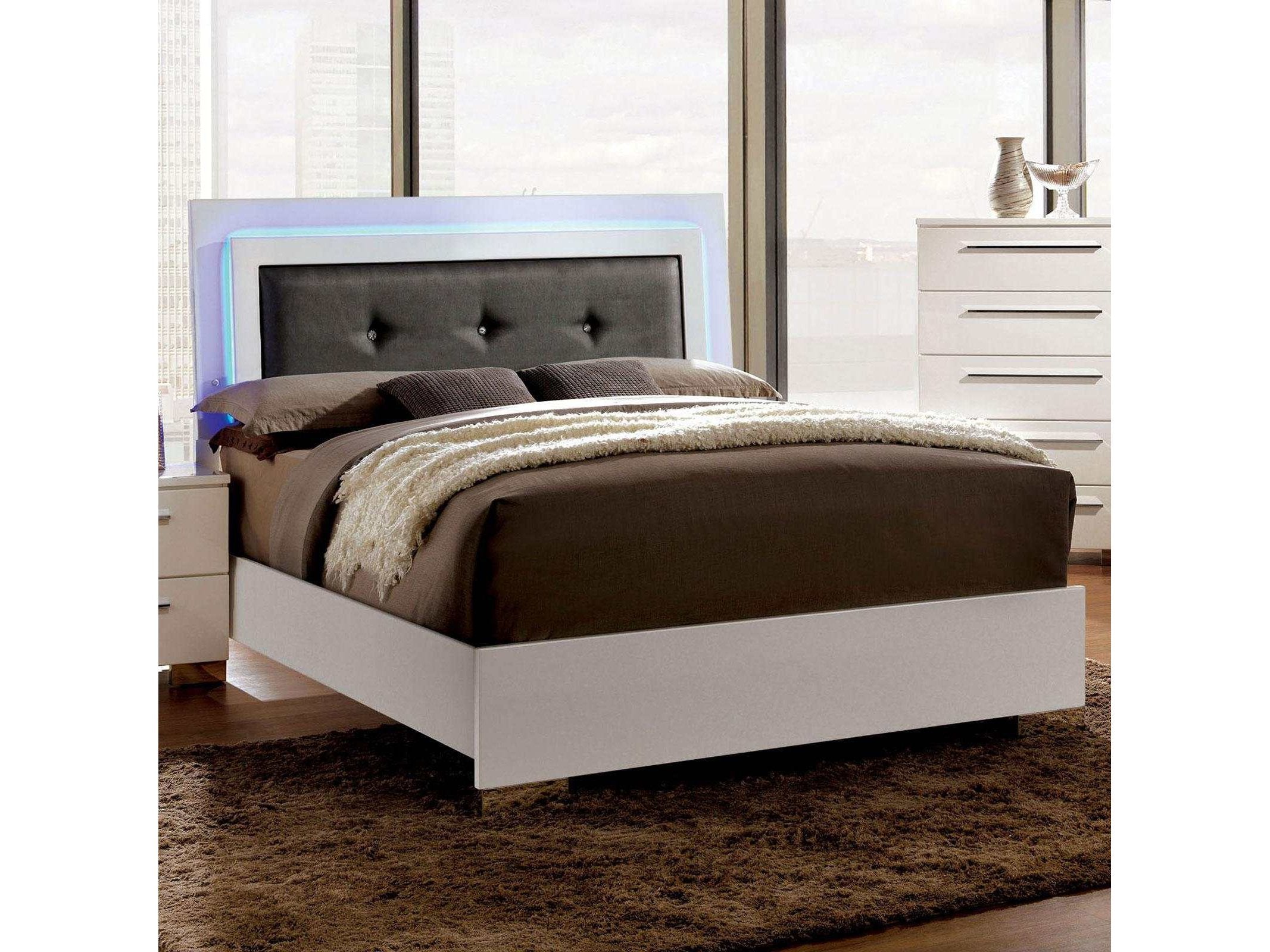 Clementine White & Gray Eastern King Panel Bed