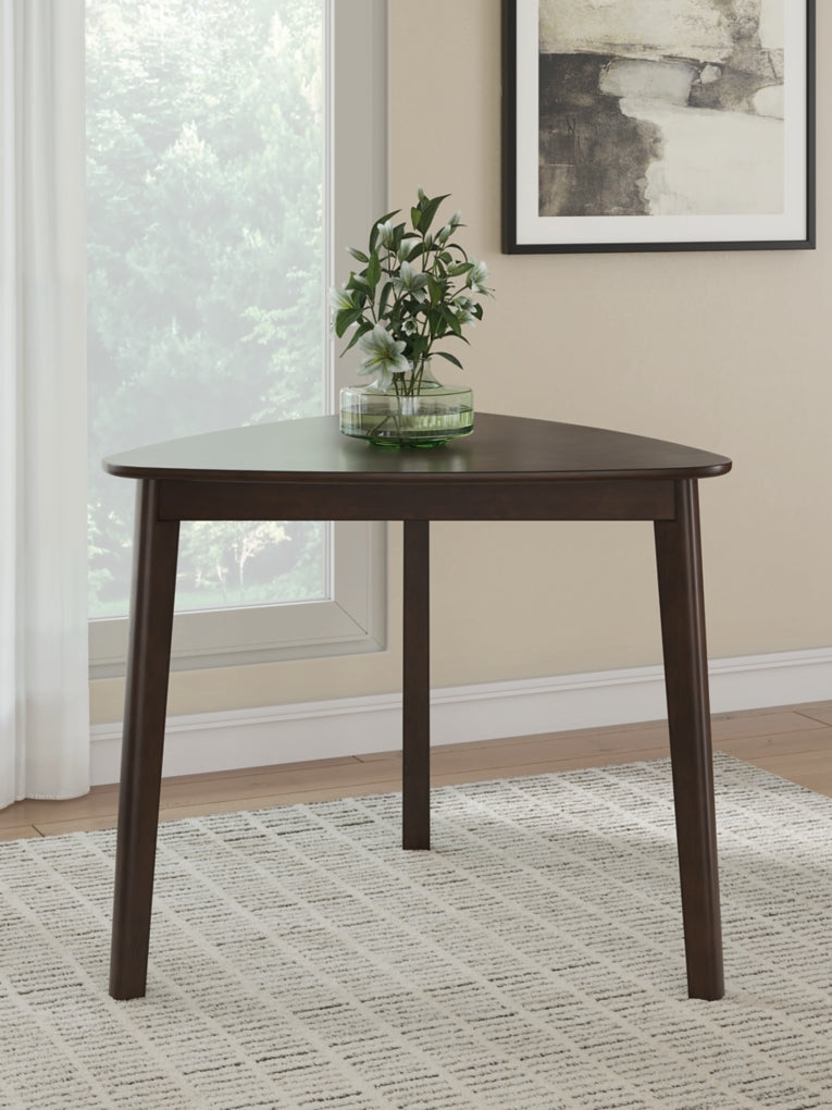 Dantenton Triangle Dining Room Table