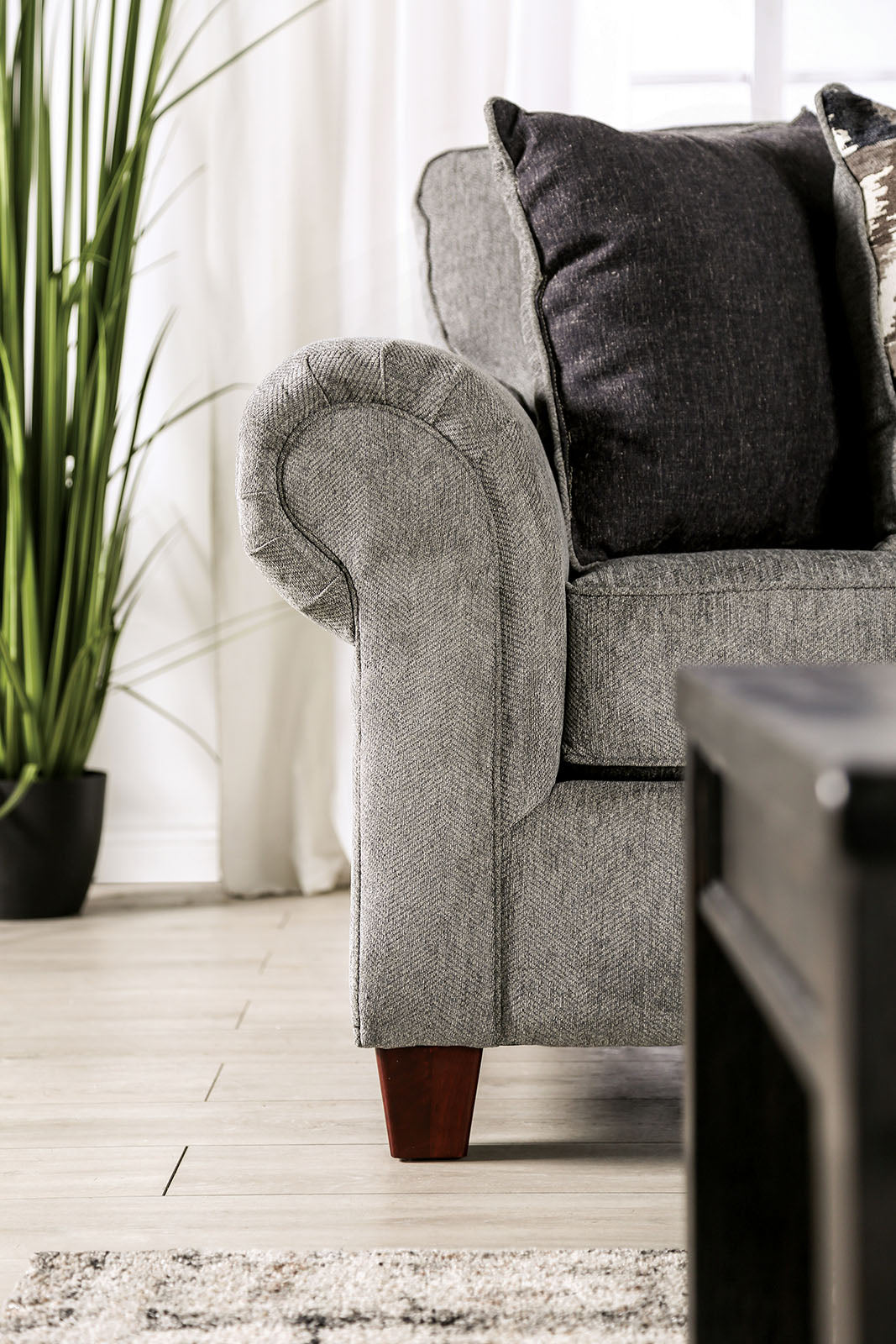 Delgada Graphite Loveseat