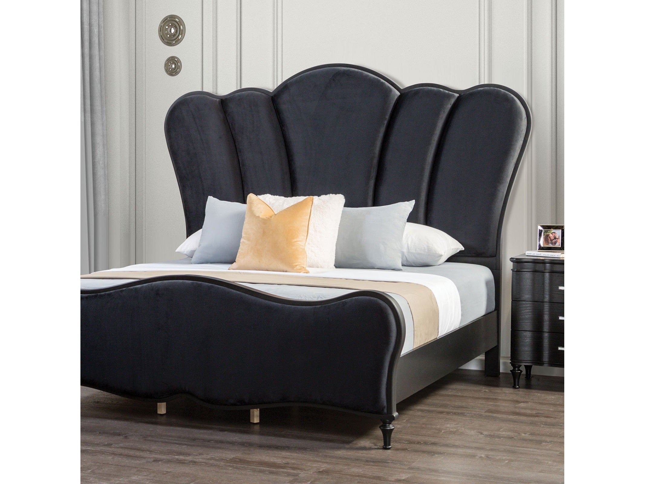 Eleanora Black Eastern King Bed
