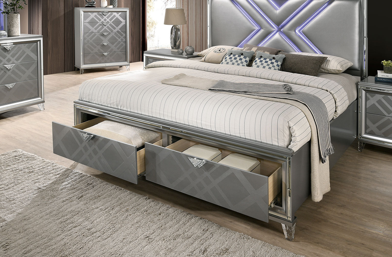 Emmeline Silver 5 Pc. Queen Bedroom Set w/ Night Stand