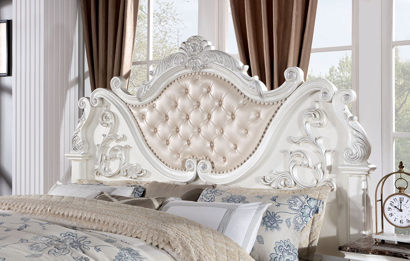 Esparanza Pearl White Eastern King Bed