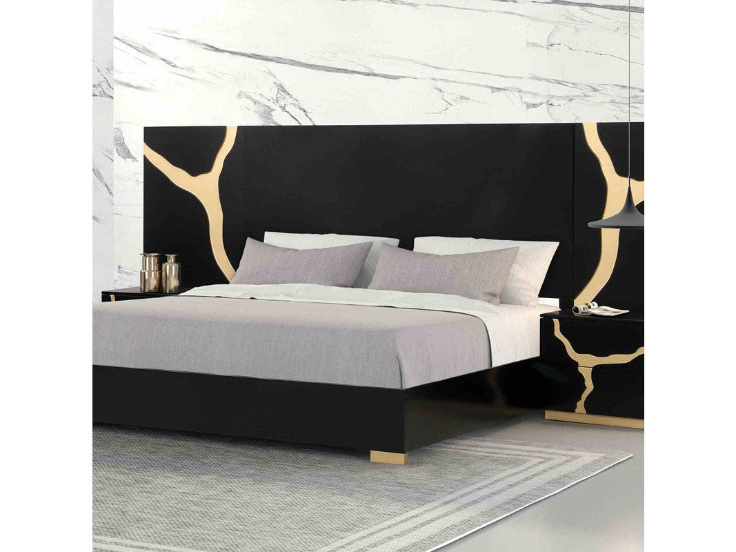 Goldsberg Black/Gold E.King Panel Bed w/ Extended Panel