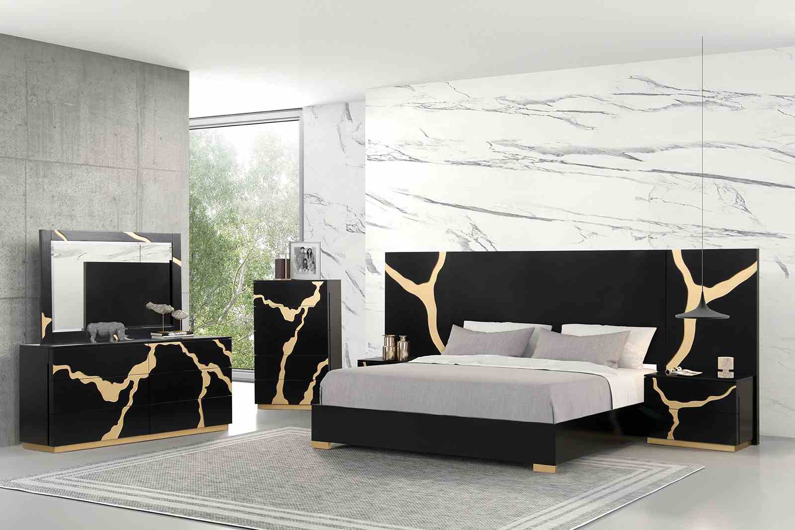 Goldsberg Black/Gold Queen Panel Bed w/ Extended Panel