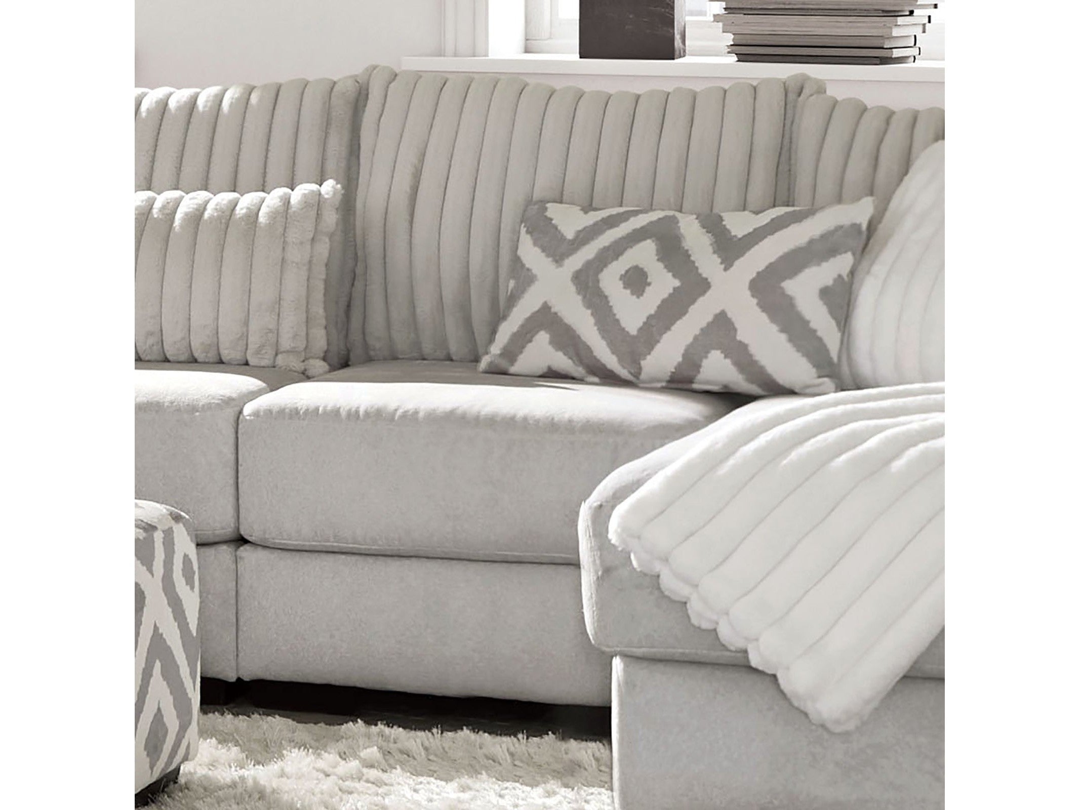 Hermiston Gray Sectional w/ Armless Chair