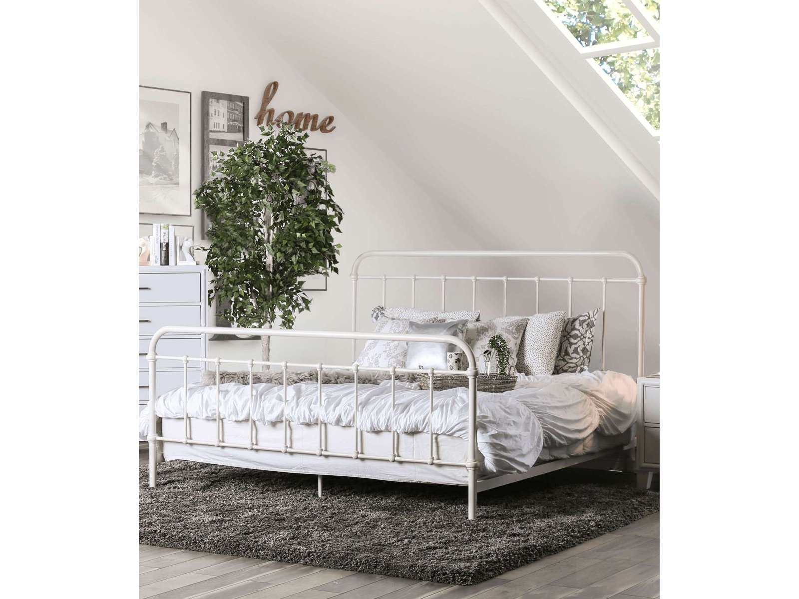 Iria Vintage White California King Bed