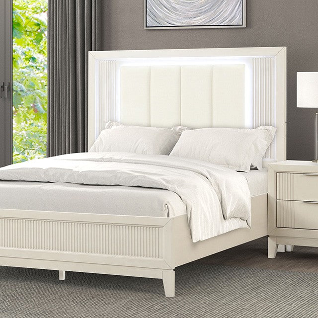 Isadore White Queen 4 Piece Bedroom Set