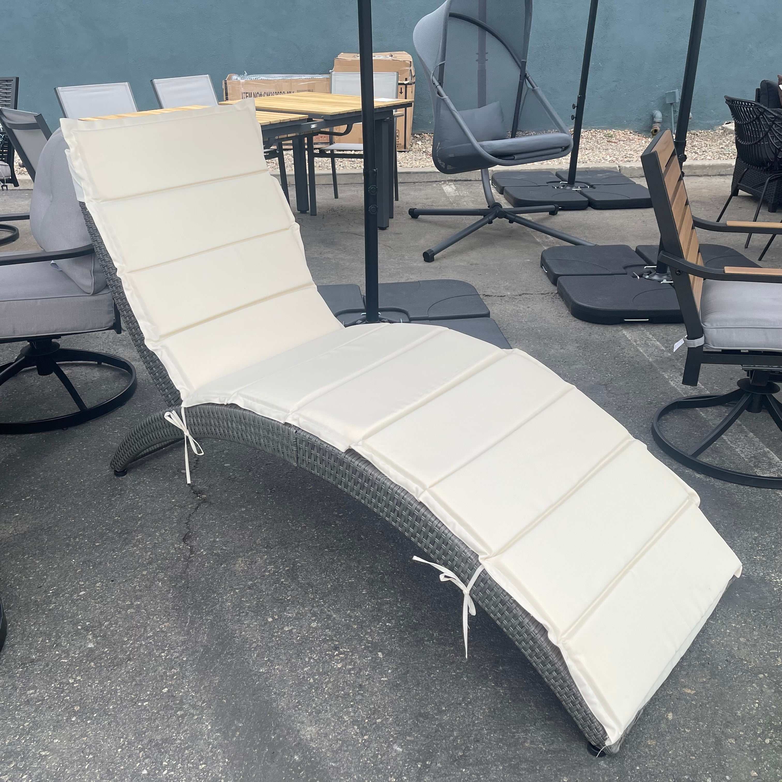 KD-OS1104GW White/Gray Outdoor Chaise Lounge w/ Cushion