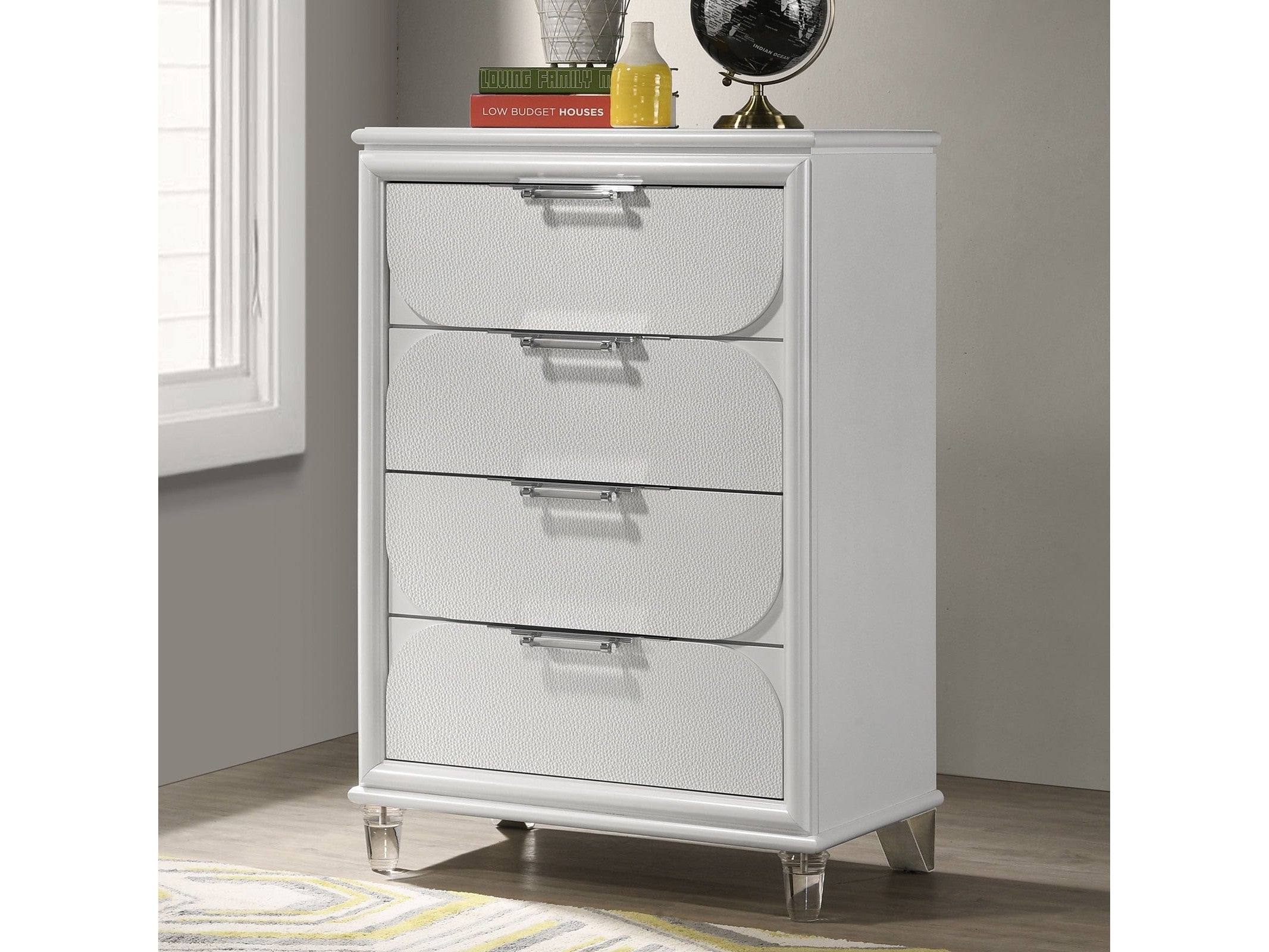 Lareina Pearl White Chest