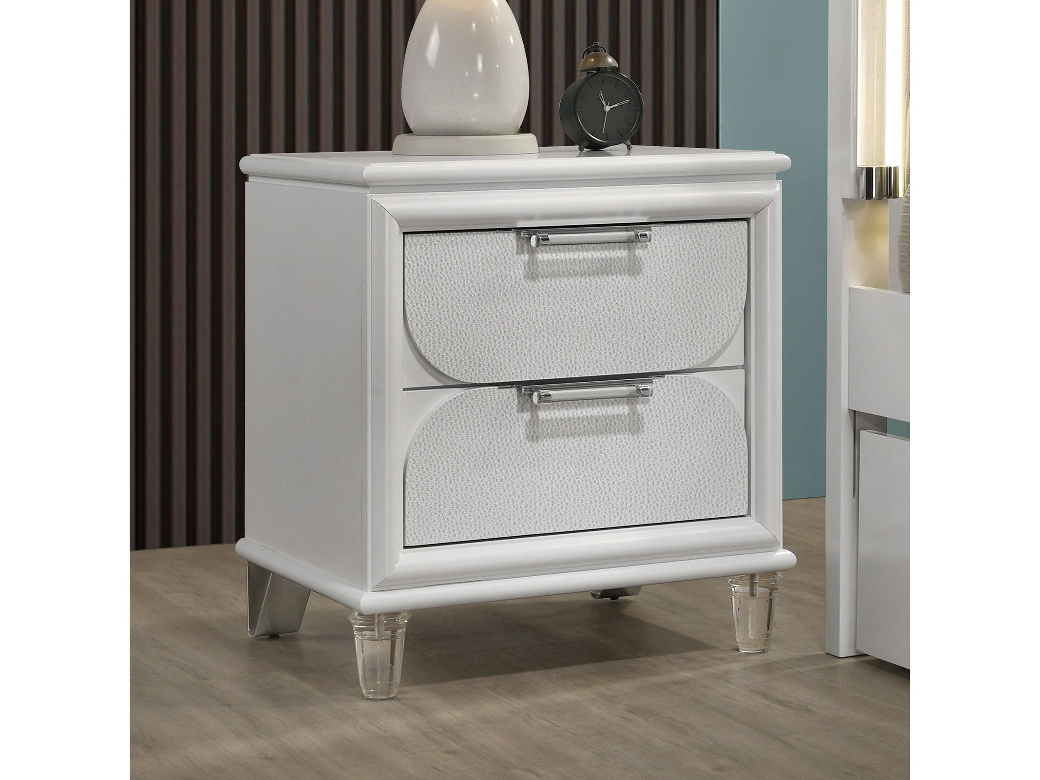 Lareina Pearl White Nightstand