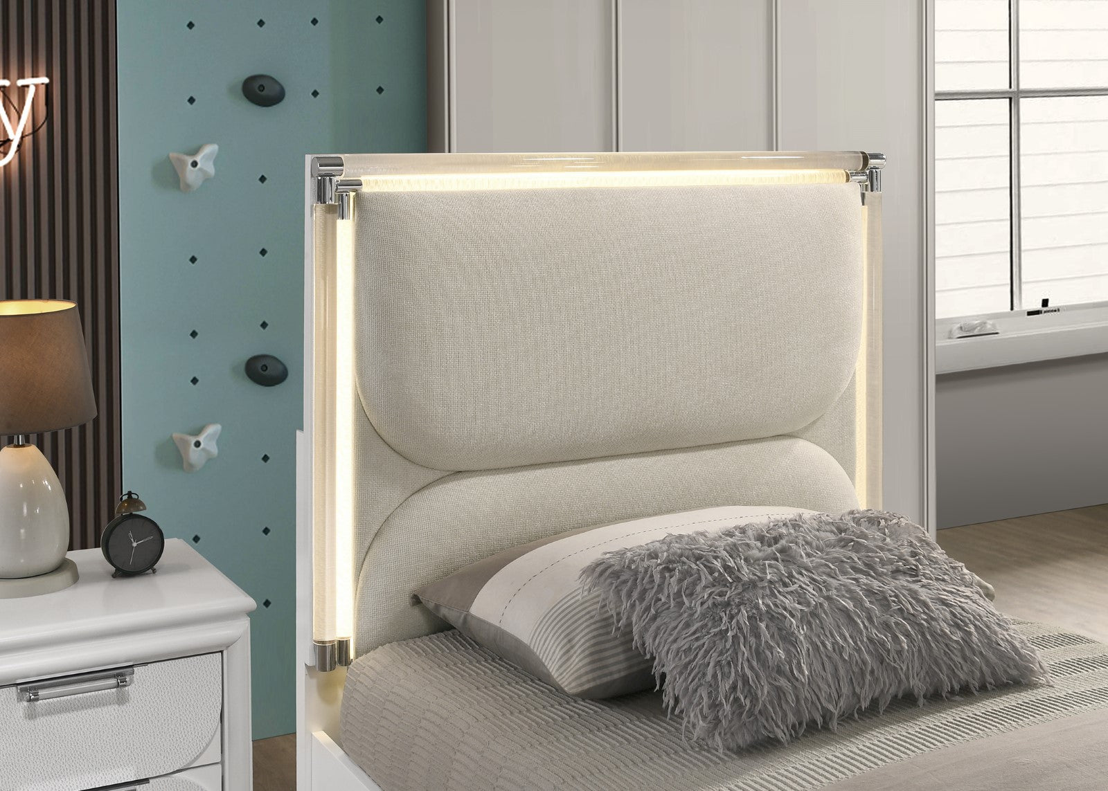 Lareina Pearl White Twin 4 Piece Bedroom Set
