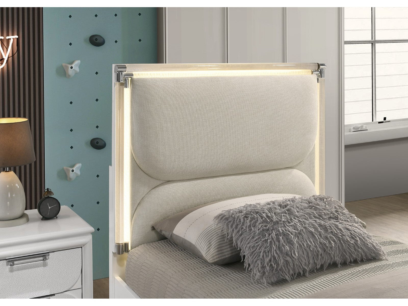Lareina Pearl White Twin Bed