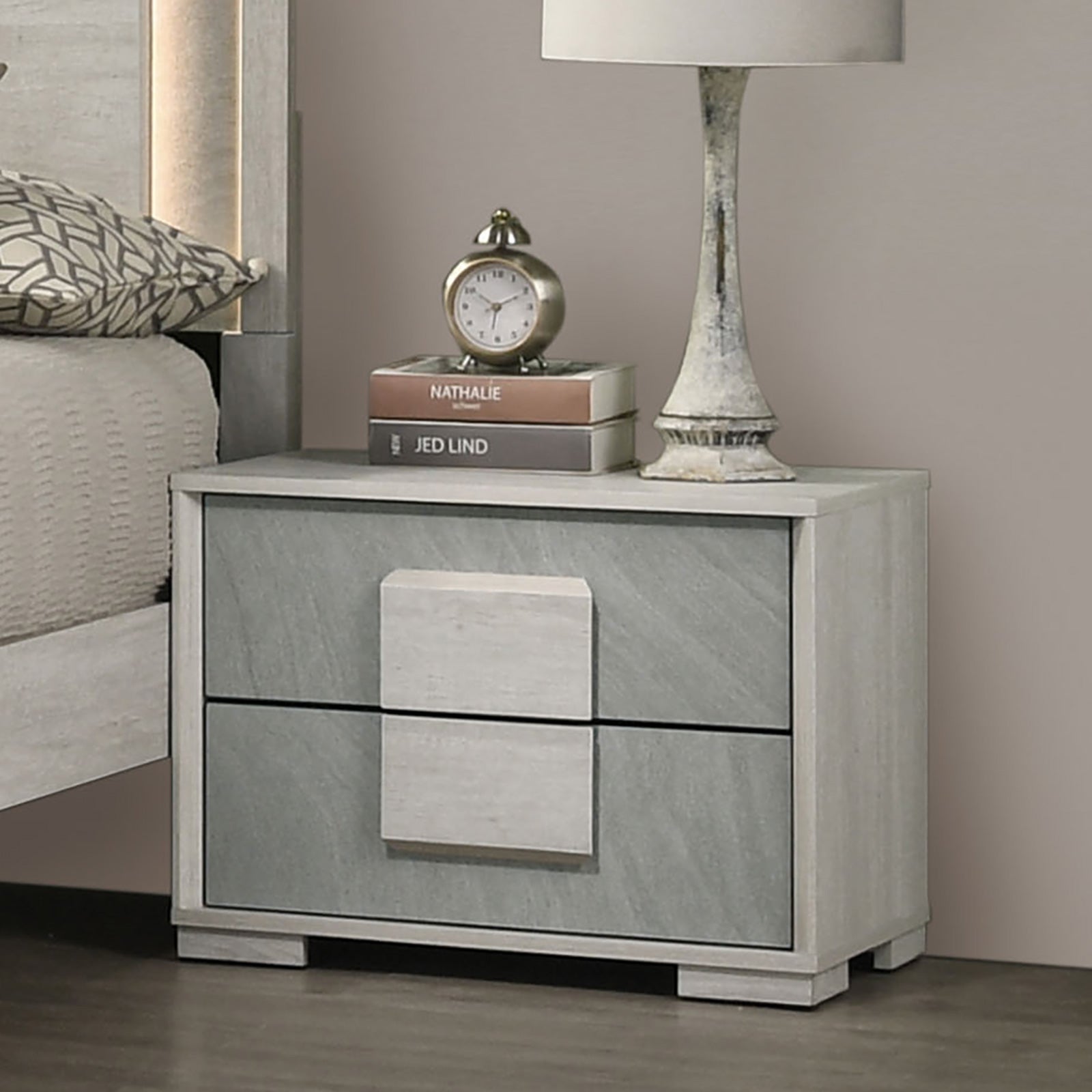Lincolt Whitewash/Stone Gray Queen 4 Piece Bedroom Set