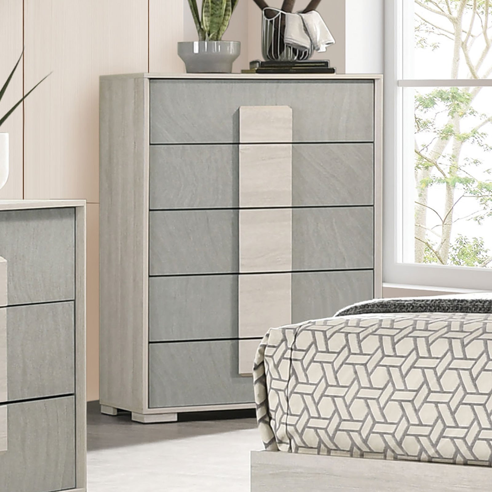 Lincolt Whitewash/Stone Gray Queen 5 Piece Bedroom Set w/Chest