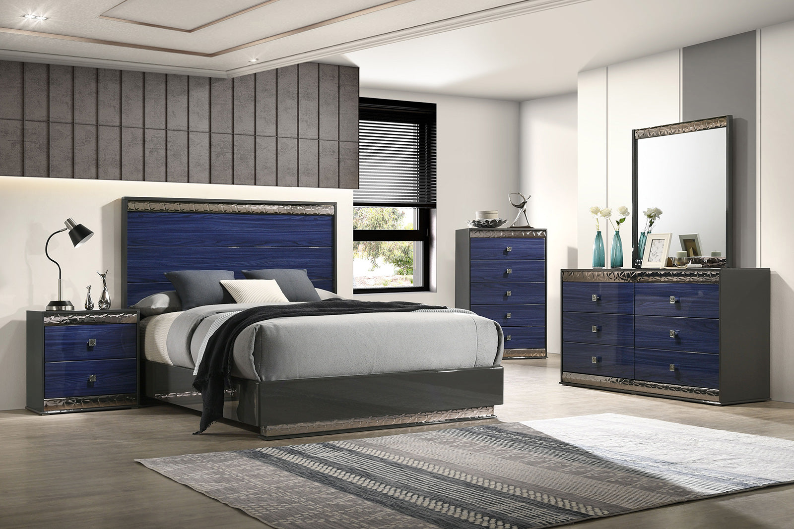 Morcote Ash Gray/Indigo Blue Chest