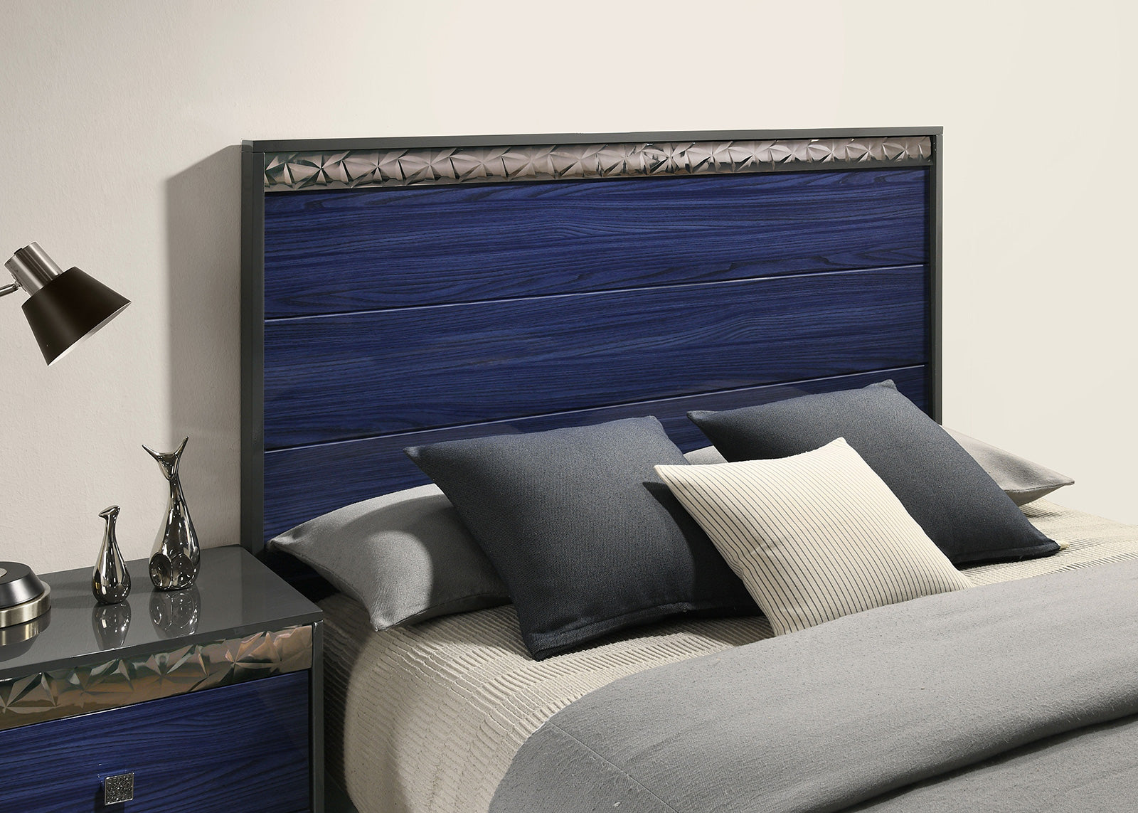 Morcote Ash Gray/Indigo Blue Eastern King Bed