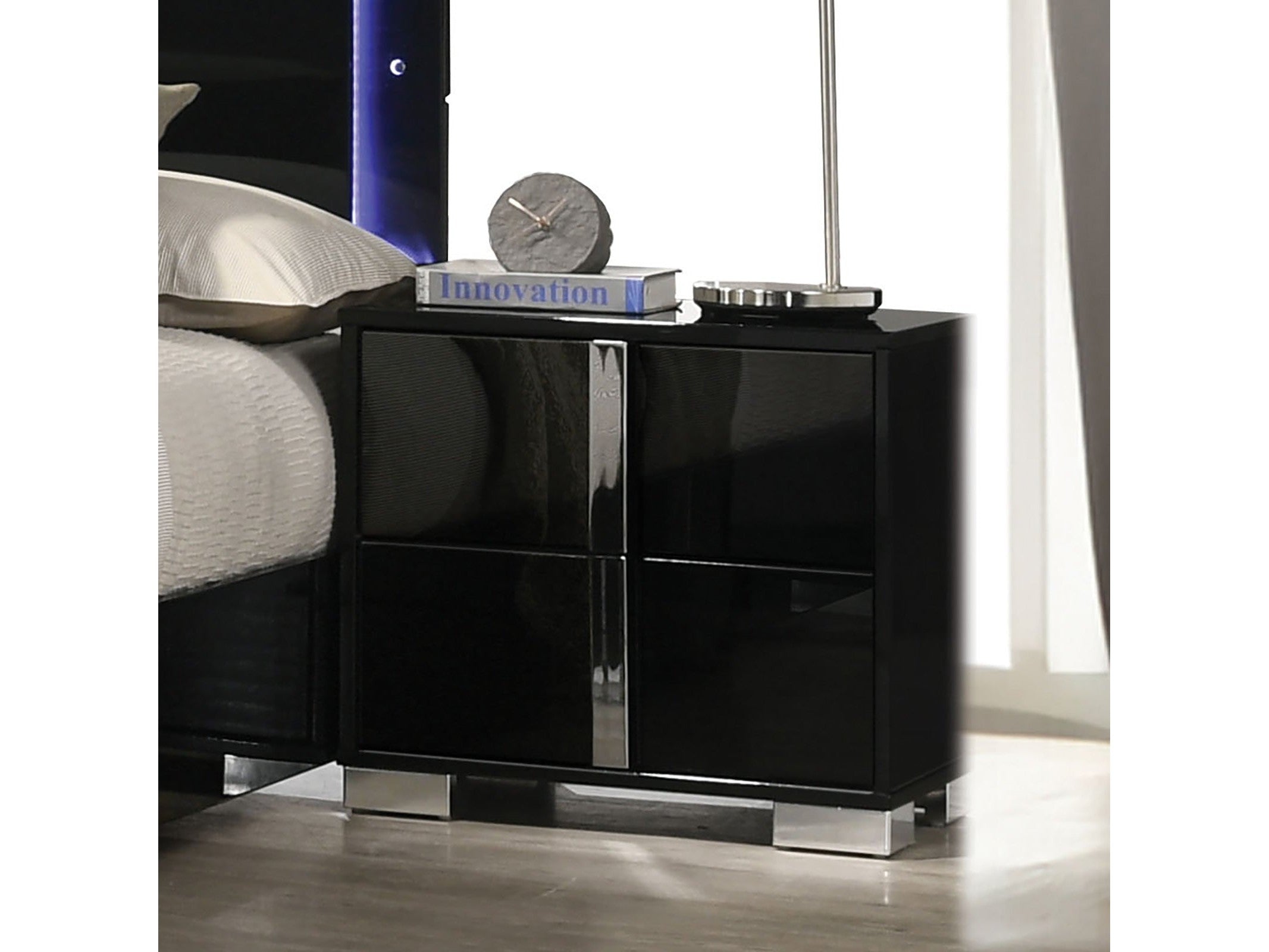Sinistra Black Nightstand