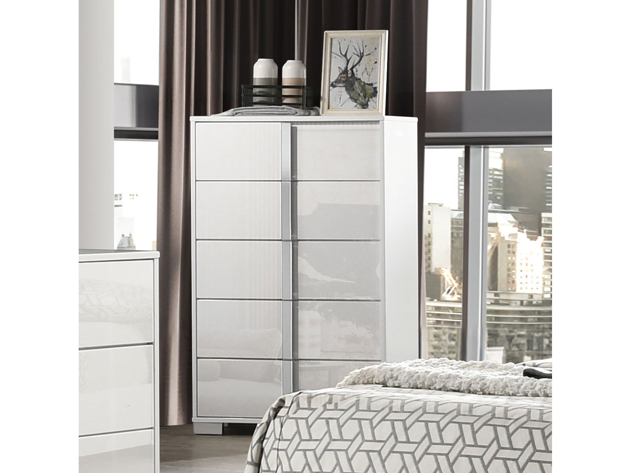 Sinistra White Chest