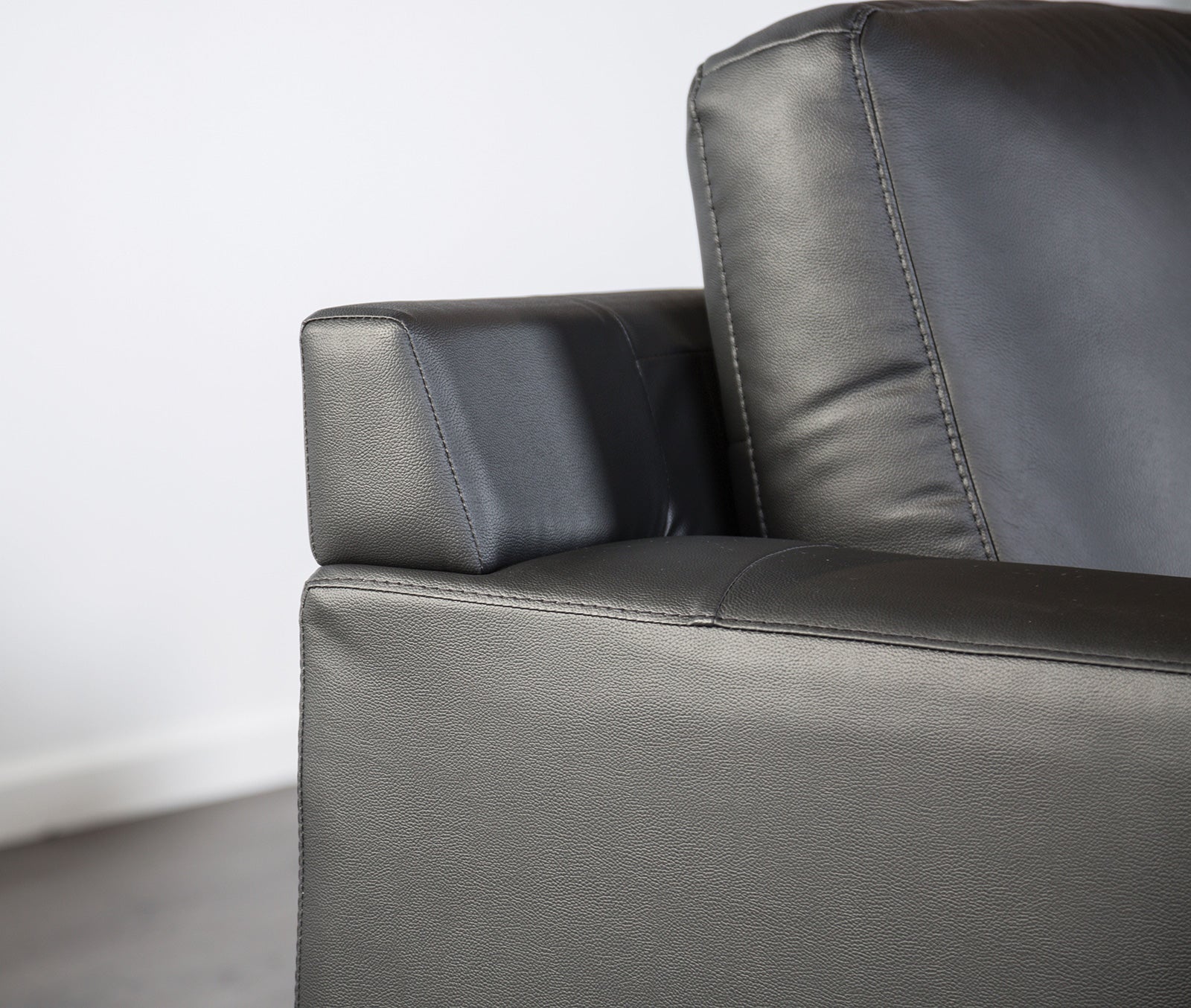Stordal Black Right-Chaise Sectional