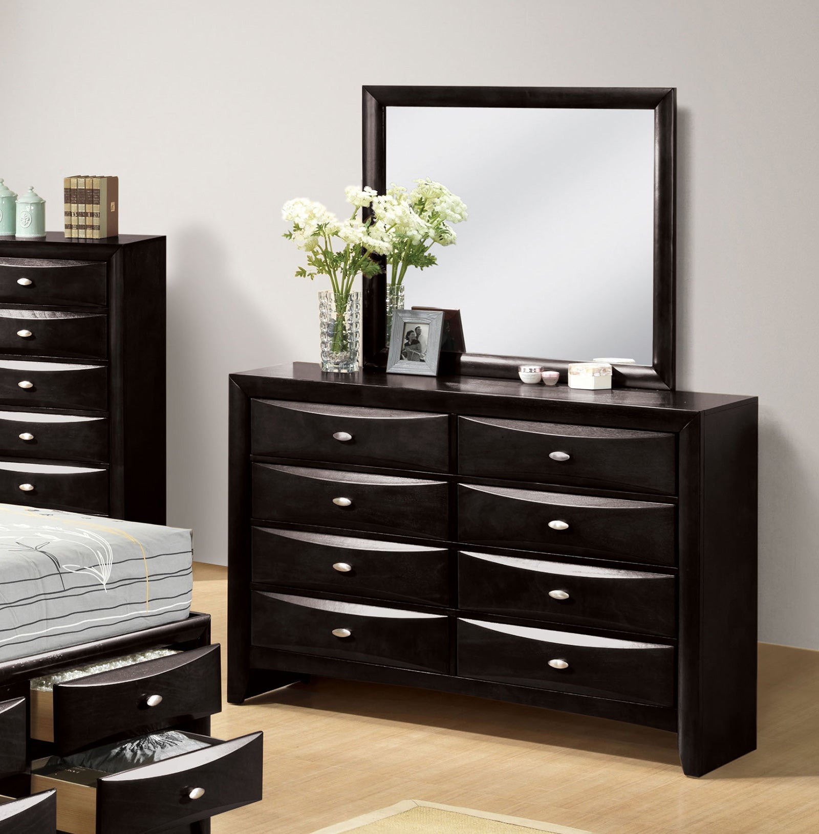 Zosimo Dresser w/ 8 Drawers