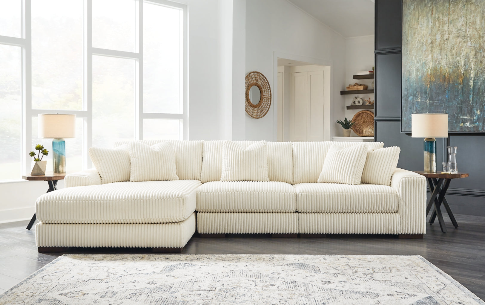 Lindyn 3-Piece Sectional with Chaise