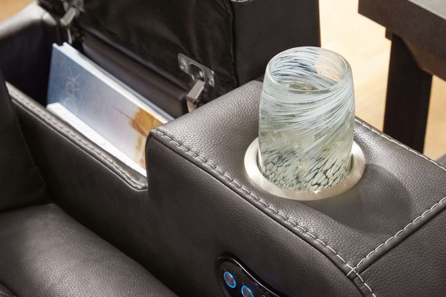 Fyne-Dyme Power Recliner/Adjustable Headrest