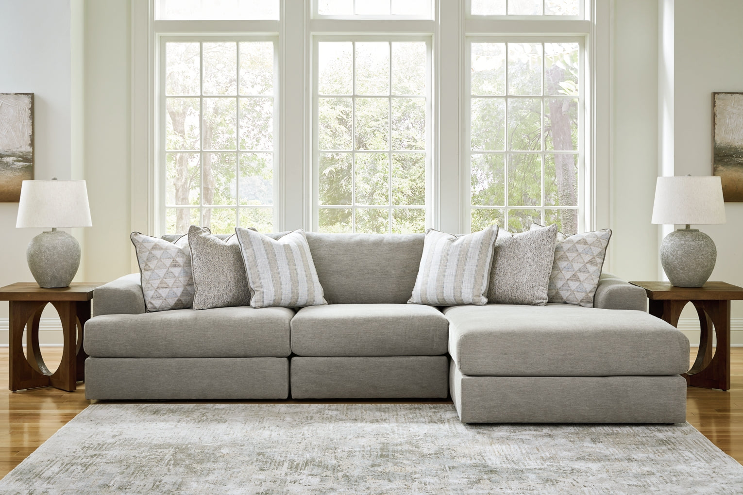 Avaliyah Sectional Set
