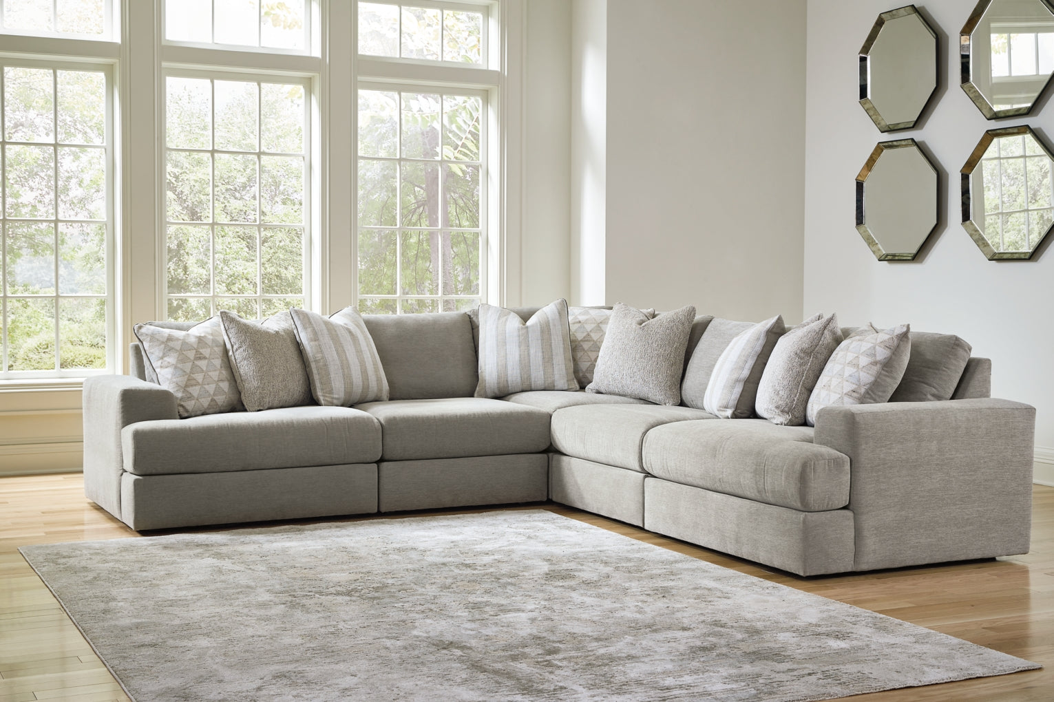 Avaliyah Sectional Set