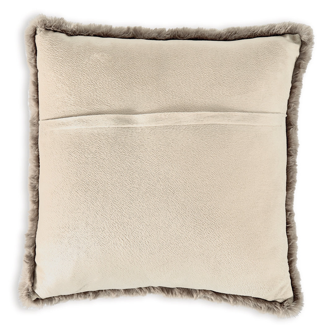 Gariland Pillow