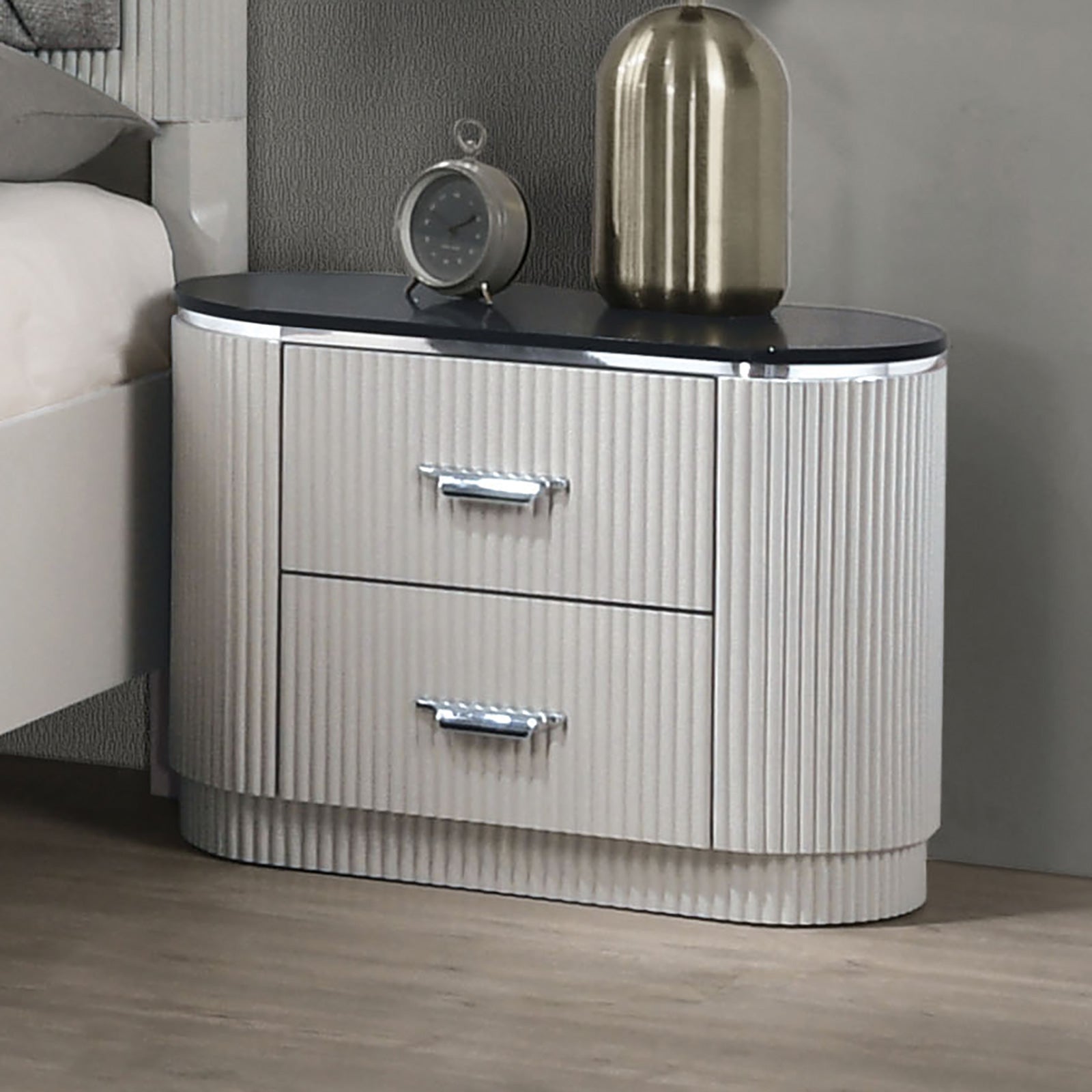 Aldgate Light Gray Queen 5 Piece Bedroom Set w/2 Nightstands