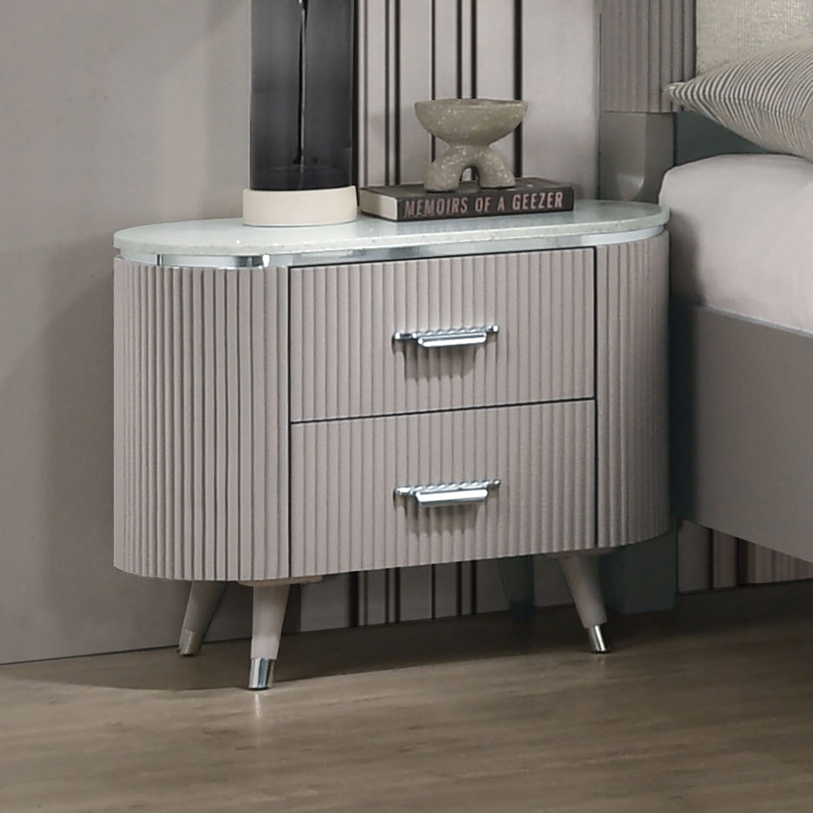 Aldridge Light Gray Queen 4 Piece Bedroom Set
