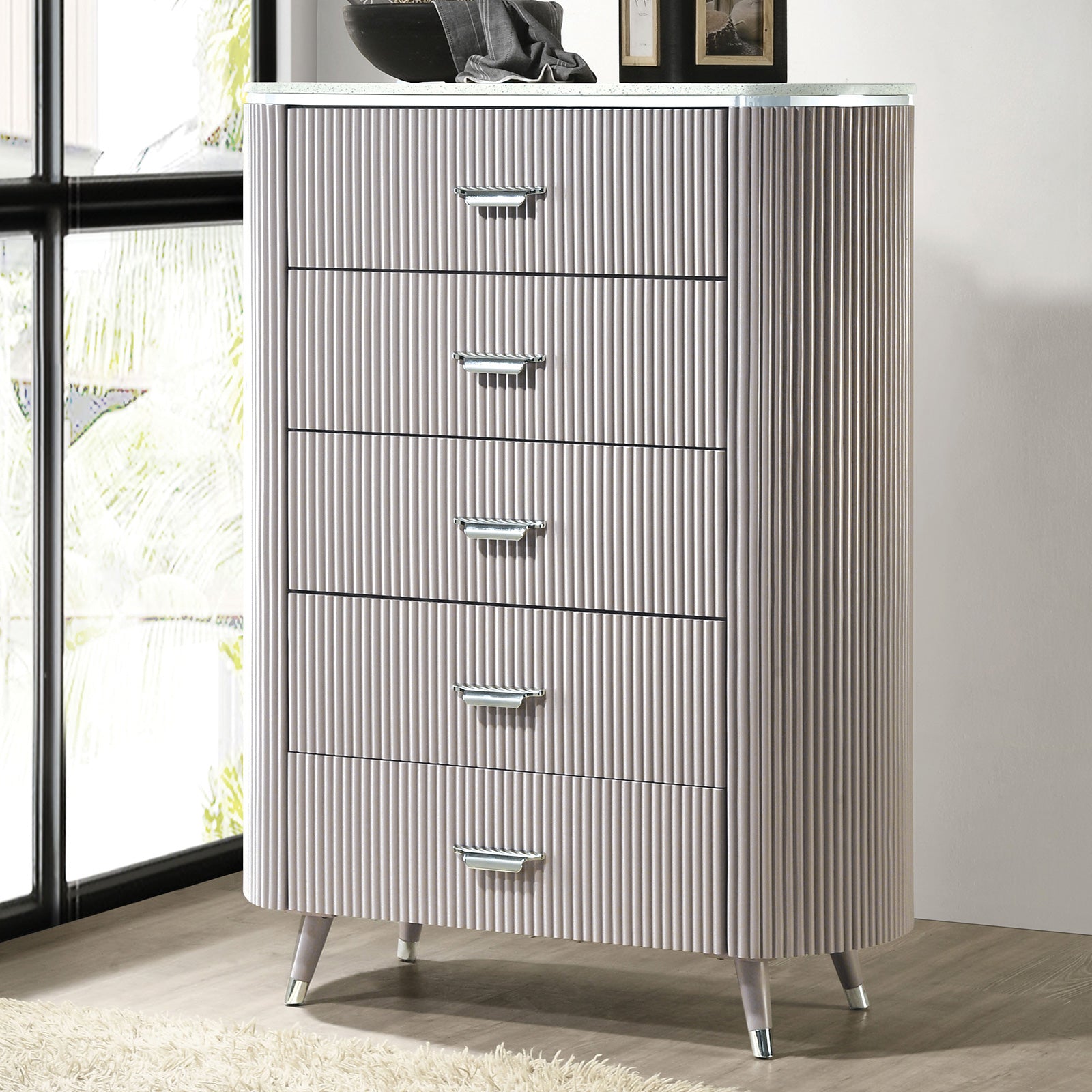 Aldridge Light Gray Queen 5 Piece Bedroom Set w/Chest