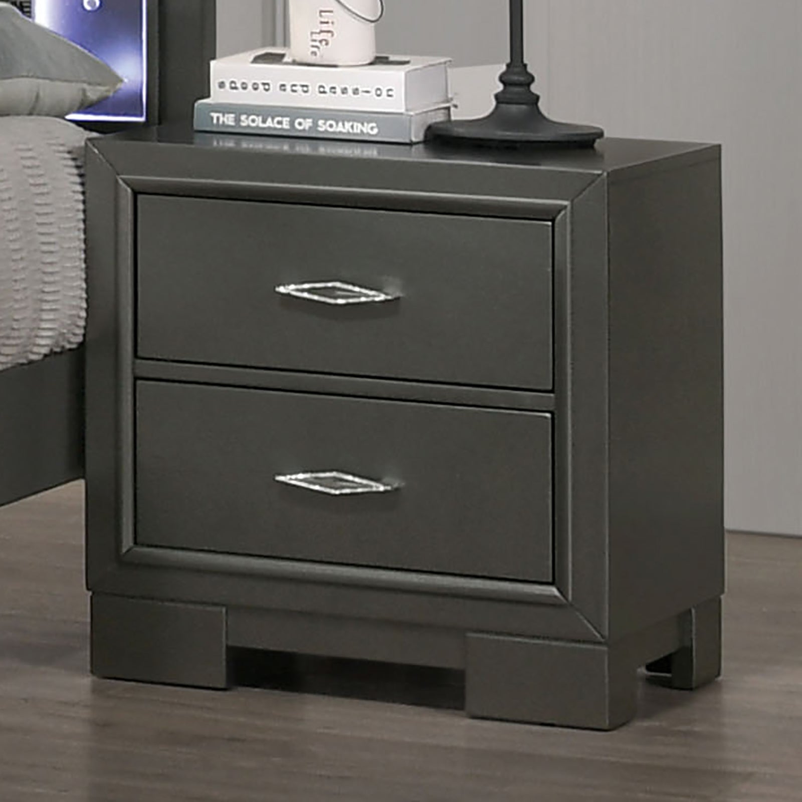 Alison Dark Walnut 5 Pc. Queen Bedroom Set w/ 2NS