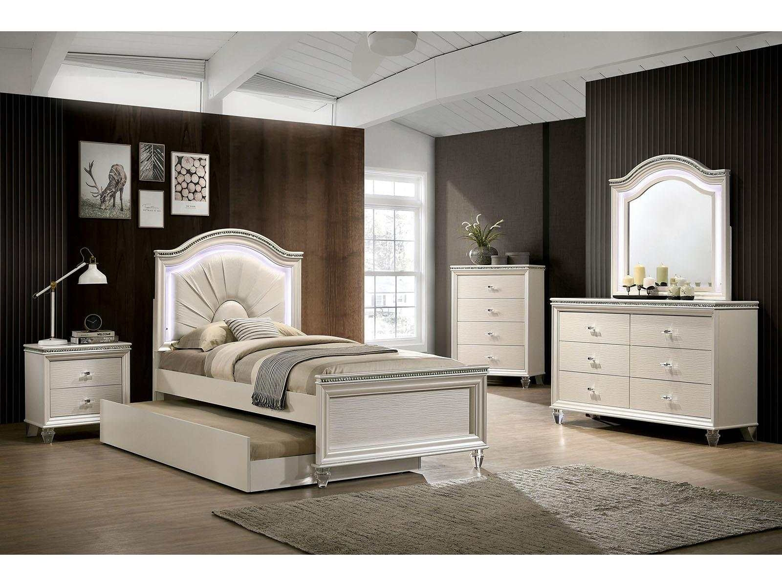 Allie Pearl White 4 Pc. Full Bedroom Set