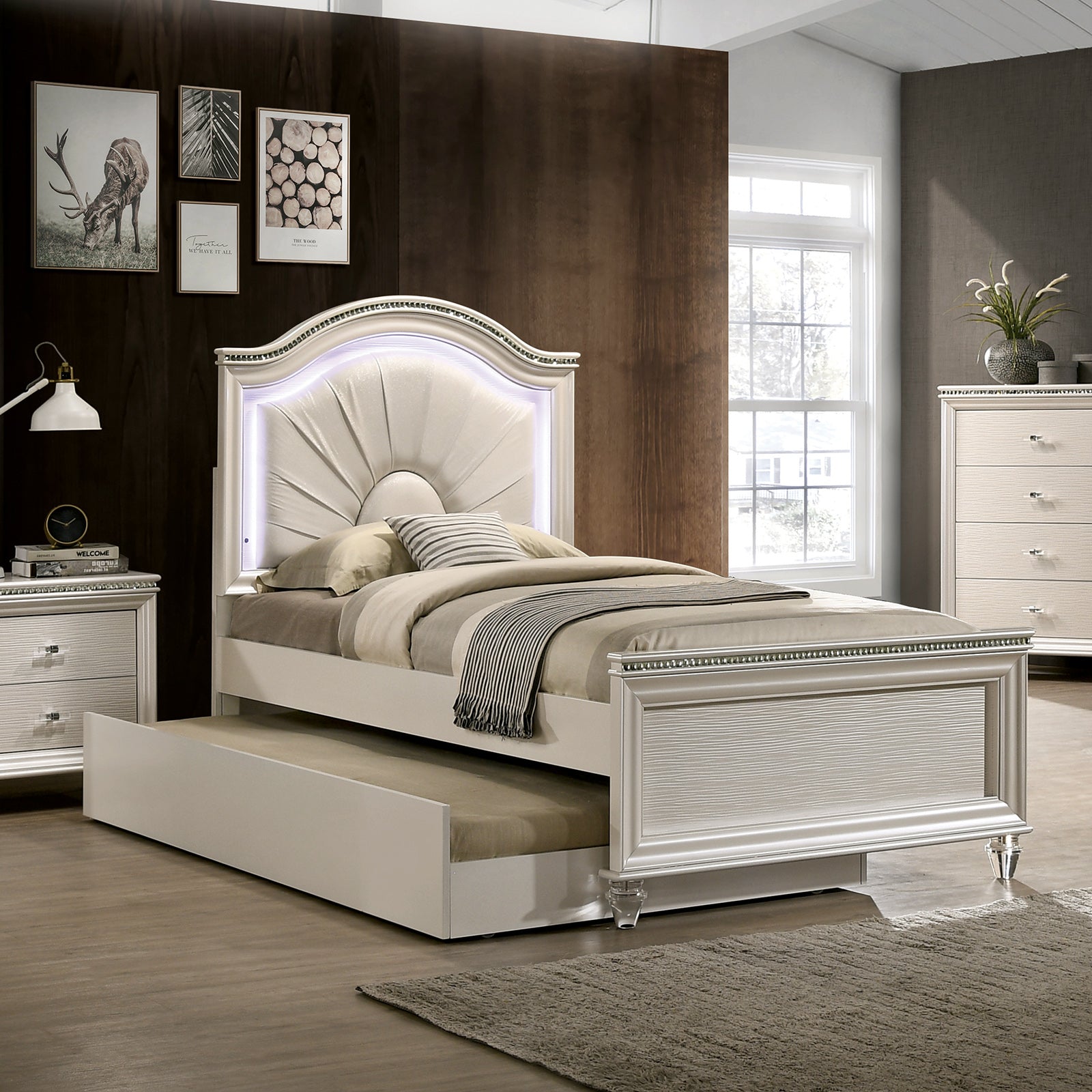 Allie Pearl White 4 Pc. Full Bedroom Set w/ Trundle