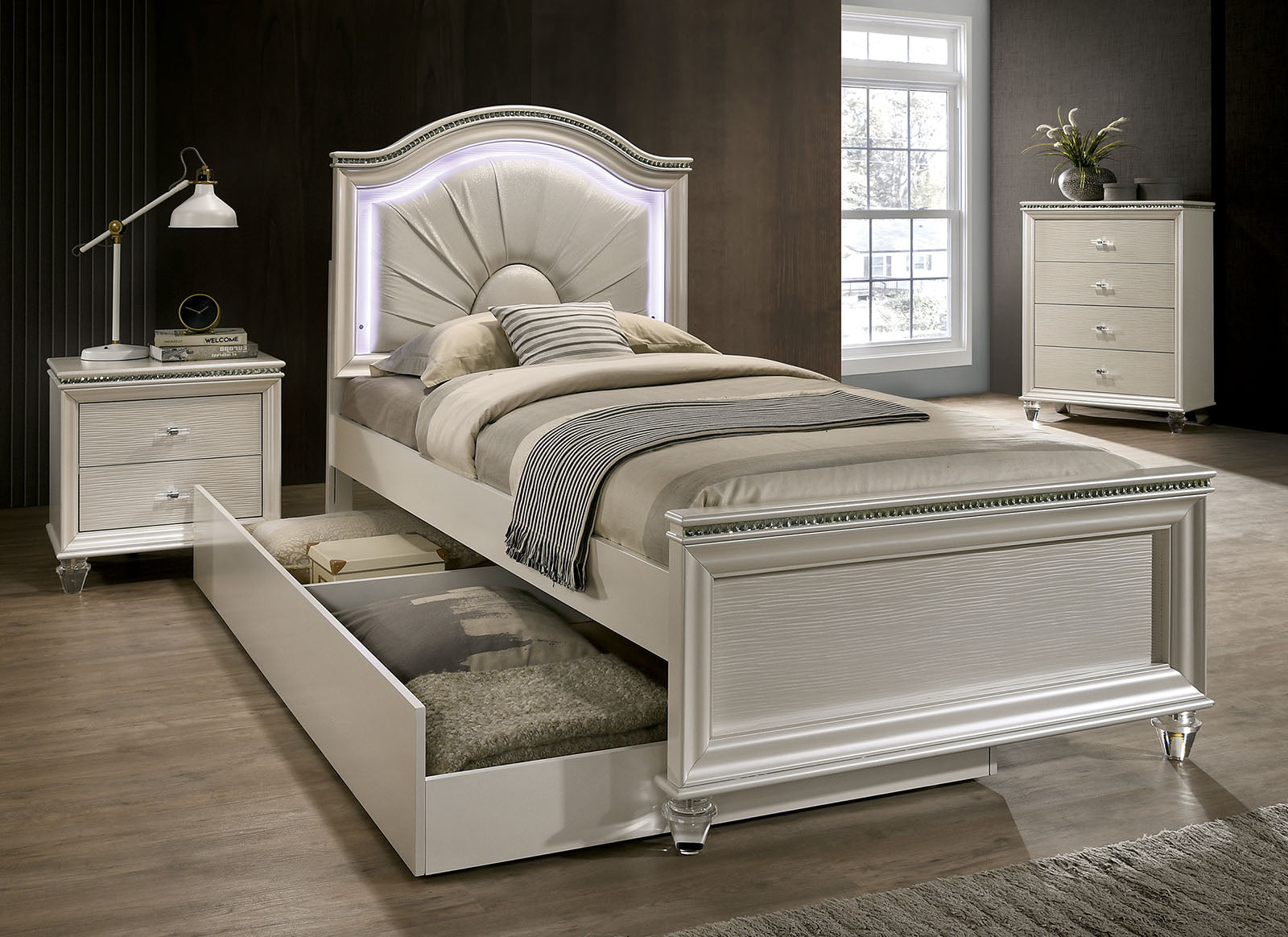 Allie Pearl White 4 Pc. Full Bedroom Set w/ Trundle