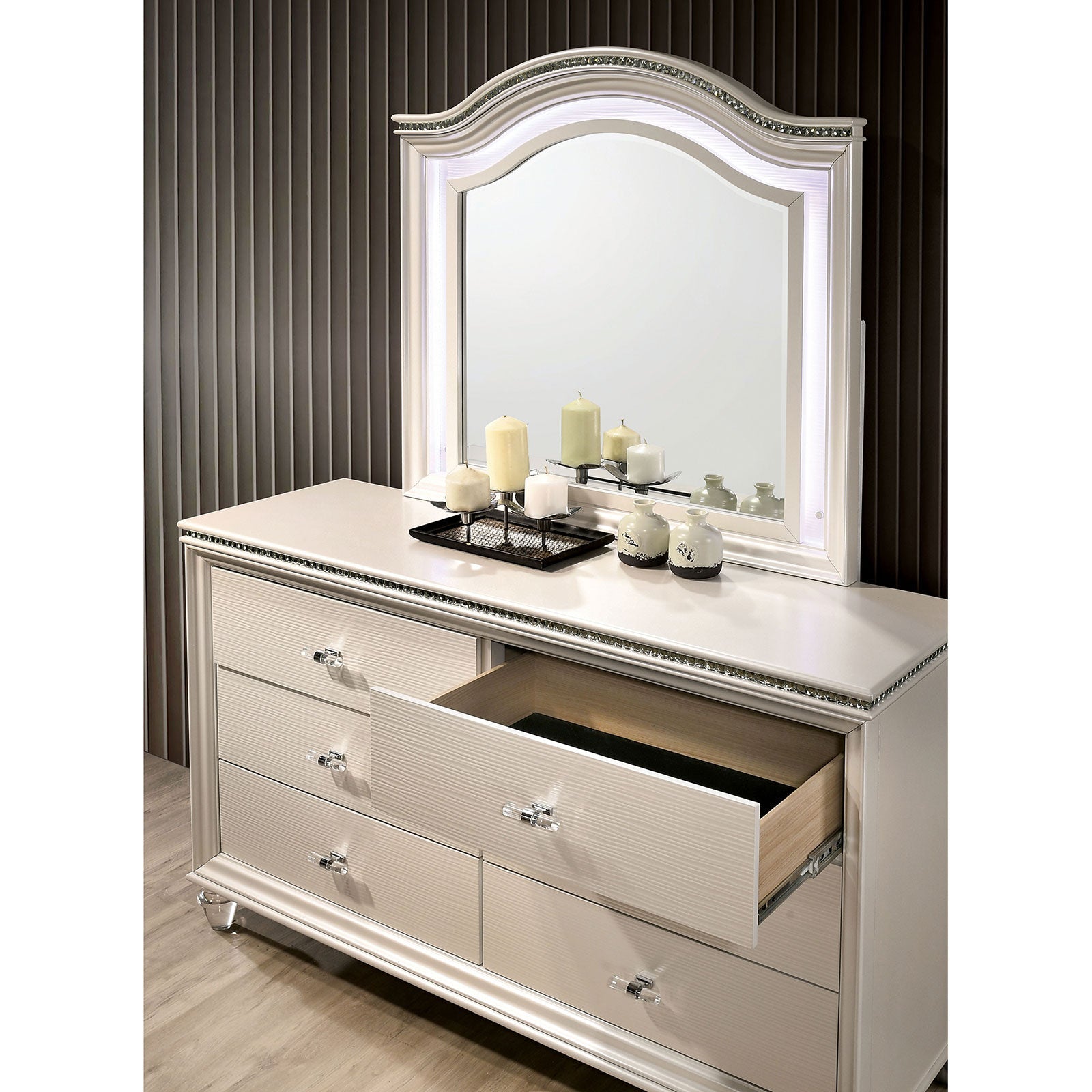 Allie Pearl White 4 Pc. Twin Bedroom Set w/ Trundle