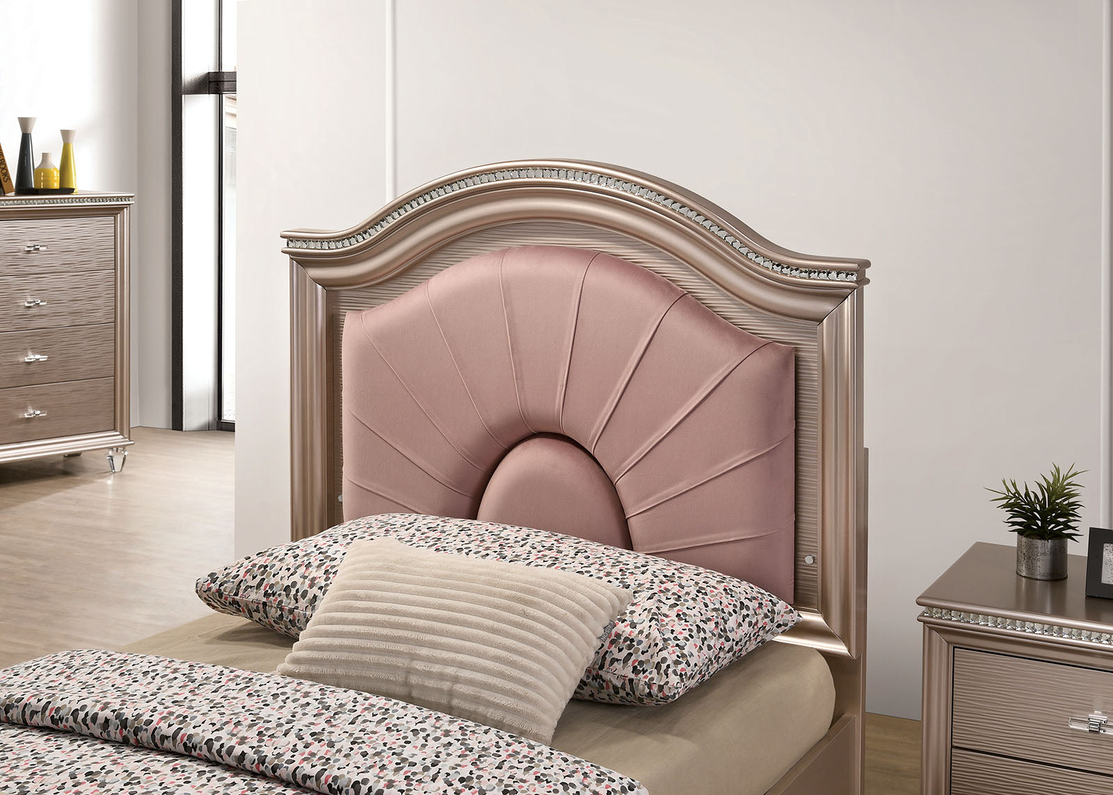 Allie Rose Gold 4 Pc. Full Bedroom Set w/ Trundle