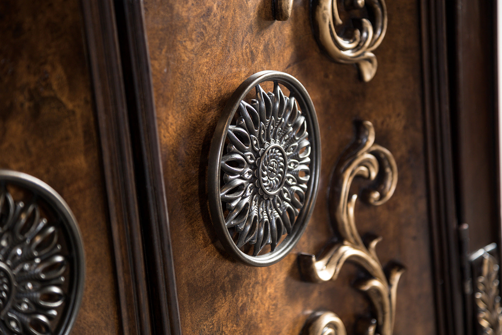 Aquilina Cherry/Oak 5 Pc. Queen Bedroom Set w/ 2NS