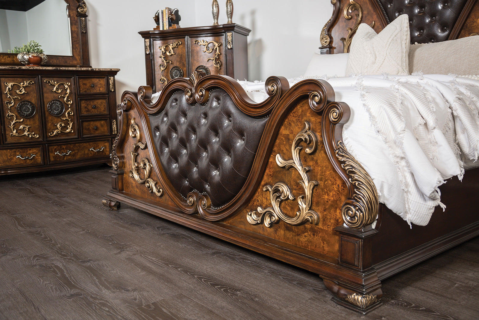 Aquilina Cherry/Oak 5 Pc. Queen Bedroom Set w/ Chest
