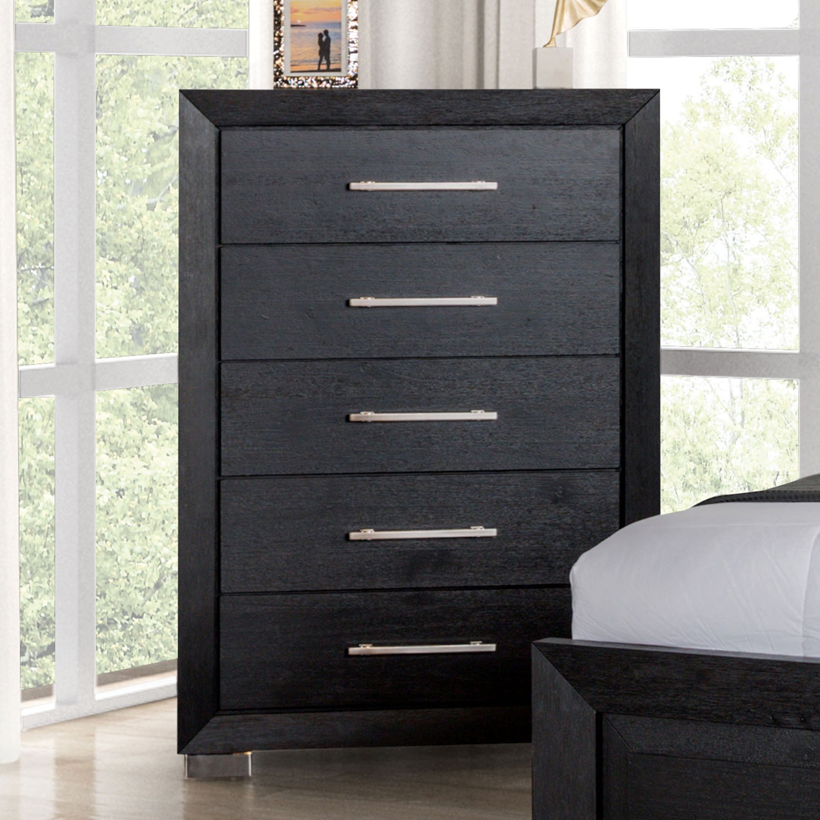 Ashbourne Black Queen 5 Piece Bedroom Set w/Chest