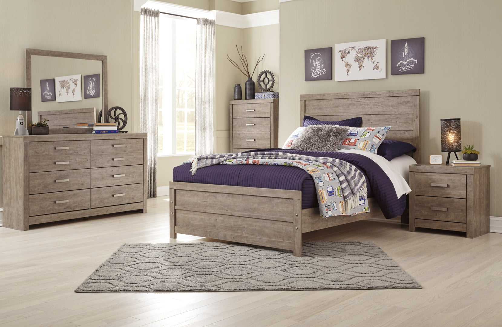 Dolante King Panel Bed with Mattress