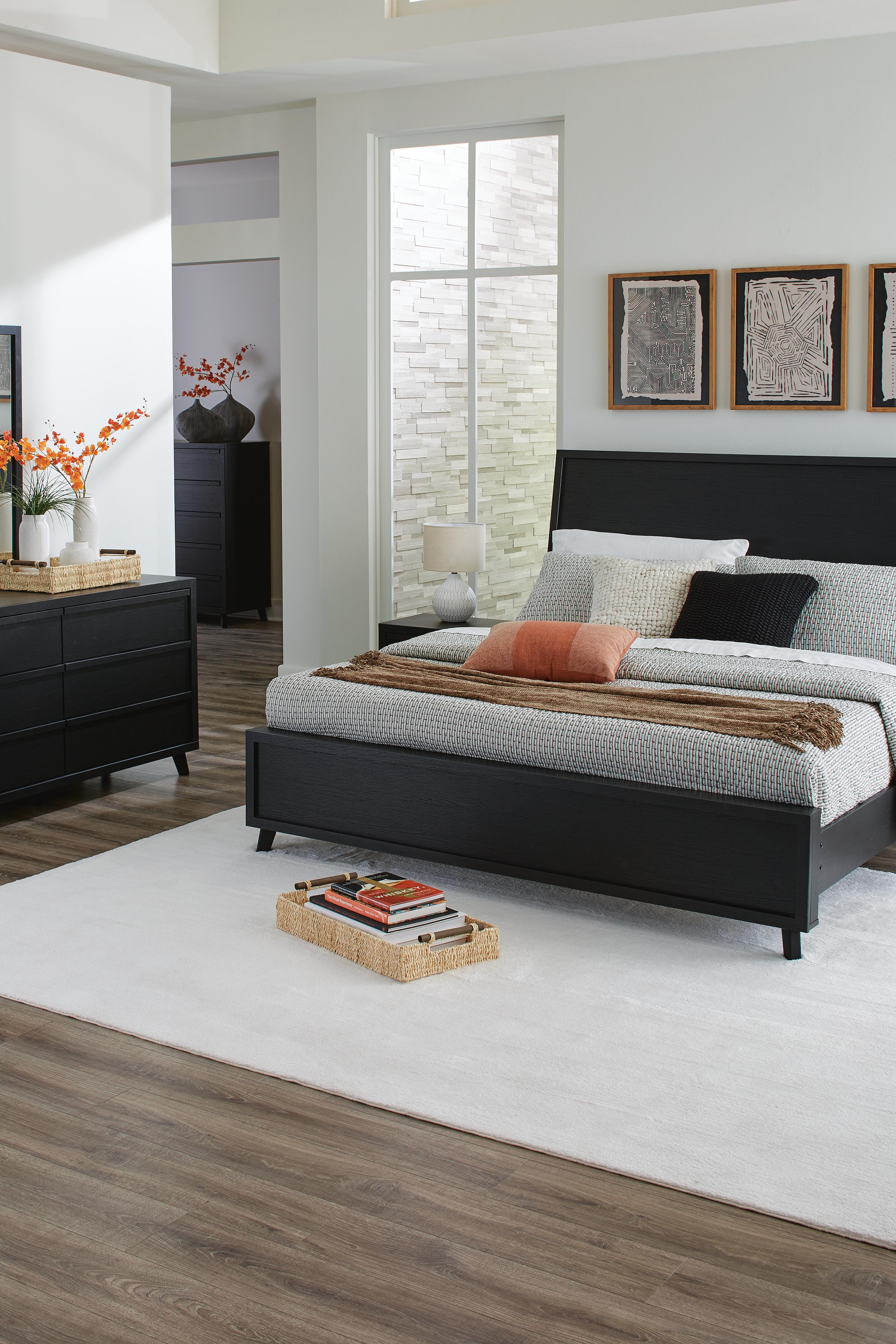 Danziar Panel Bed Bedroom Set