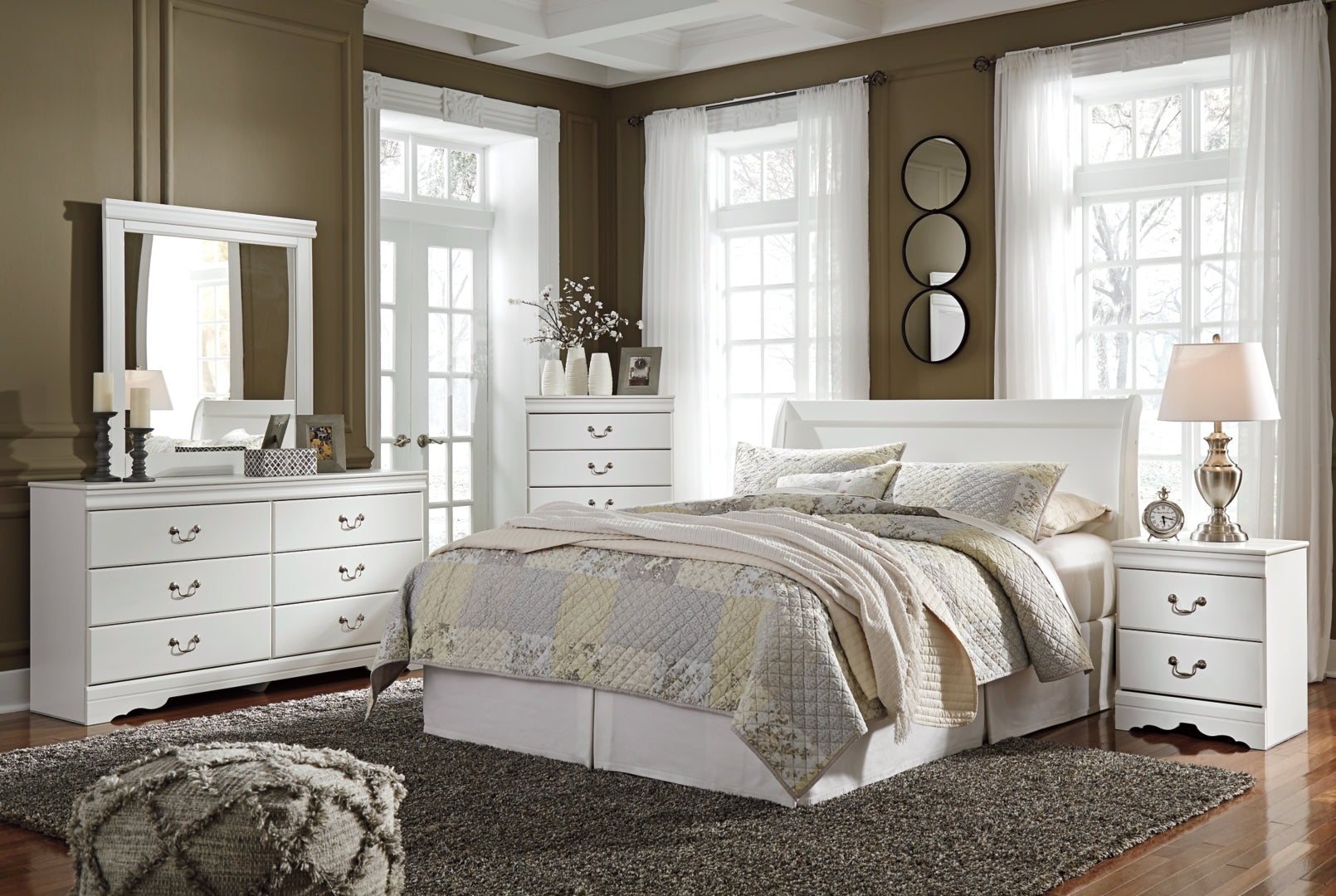 Anarasia White Bedroom Set