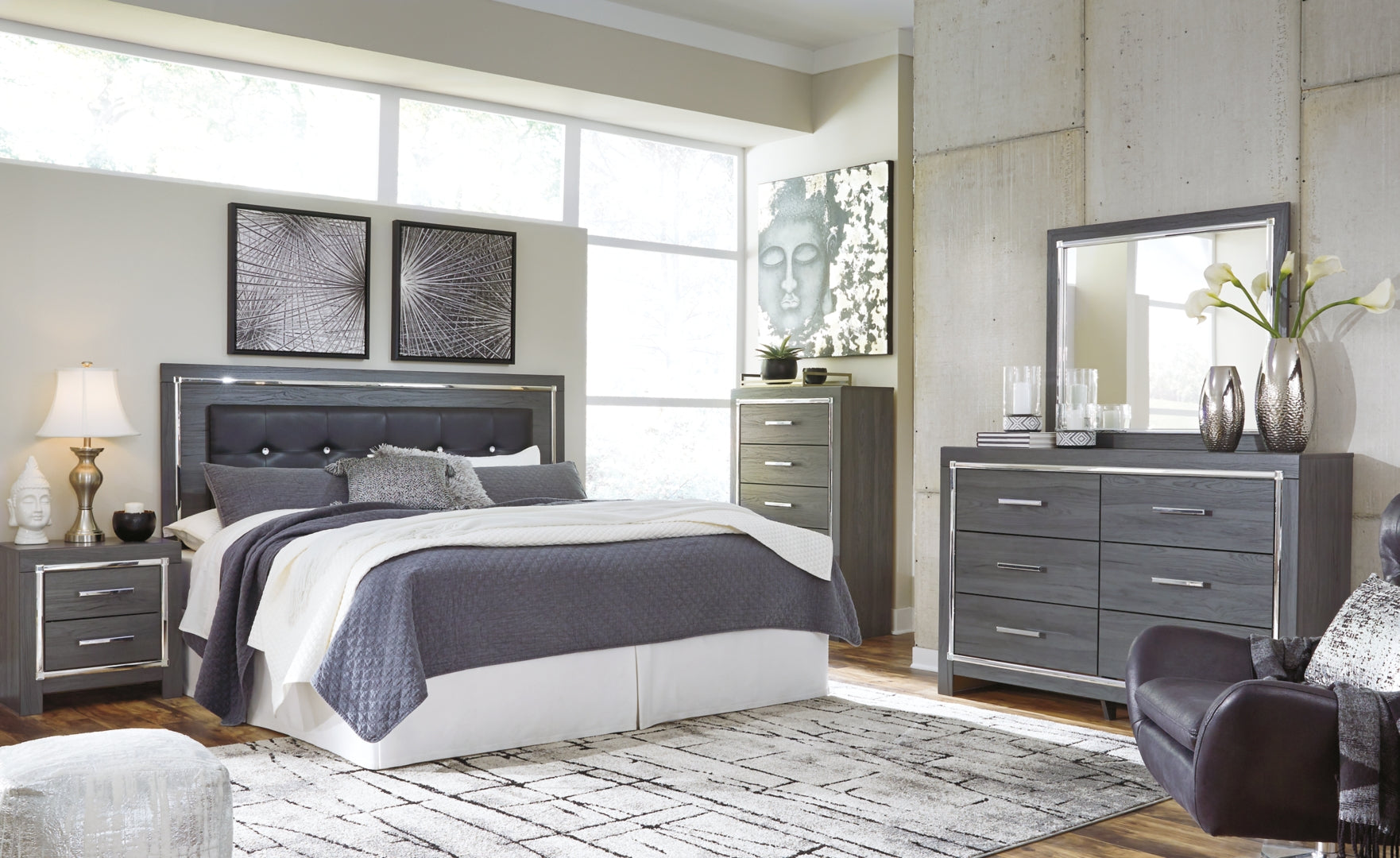 Lodanna Grey Panel Bedroom Set